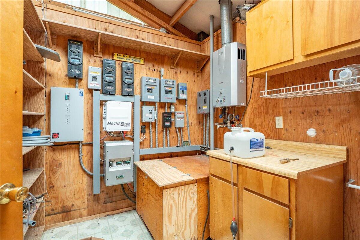 15288 Sherwood Forrest Road Oak Run, CA 96069 - Photo 37 of 91 a utility room with multiple dryer and washer