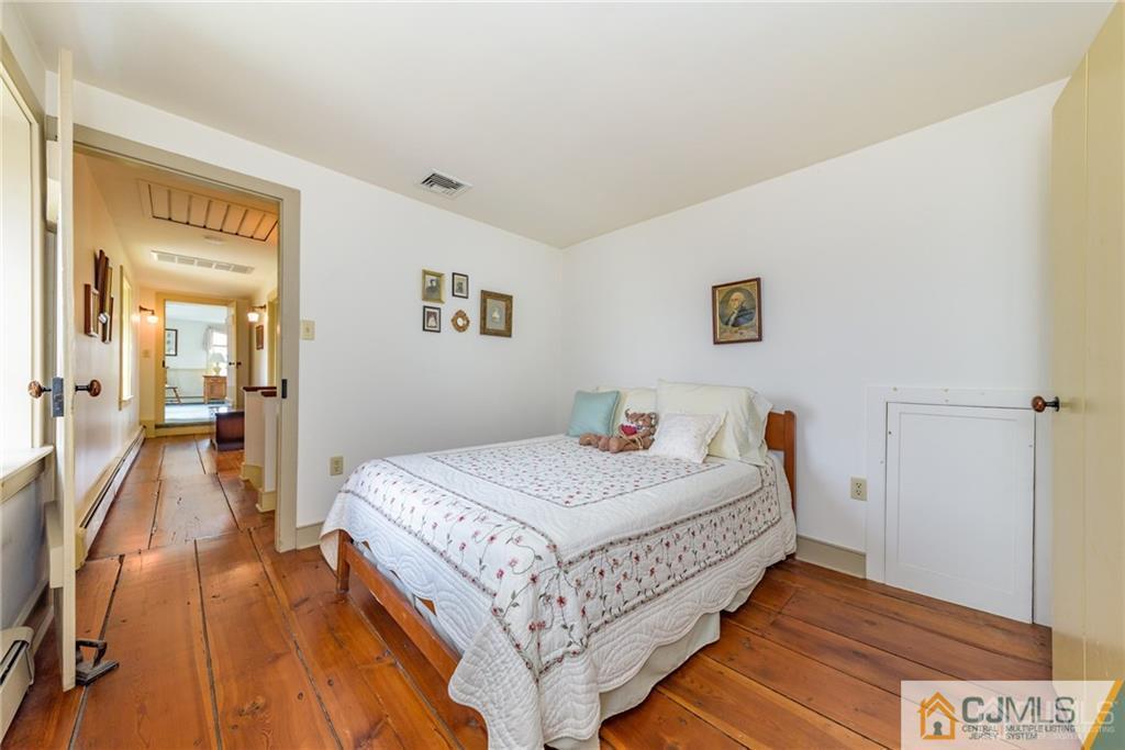 78 Yard Road Stockton, NJ 08559 - Photo 15 of 25 a bedroom with a bed and a table