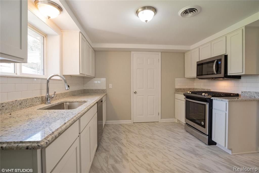 10892 Textile Road Belleville, MI 48111 - Photo 11 of 25