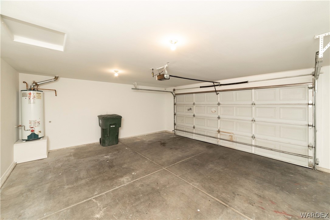 3556 North Willow Road Kingman, AZ 86409 - Photo 35 of 48 a view of a garage