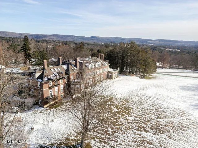 $895,000 | 200 Old Stockbridge Road, Unit VANNA #3, Lenox, MA 01240