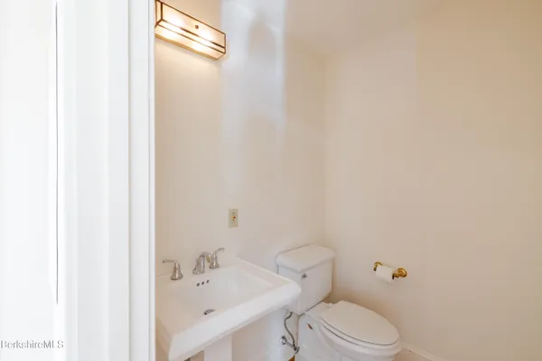 $895,000 | 200 Old Stockbridge Road, Unit VANNA #3, Lenox, MA 01240