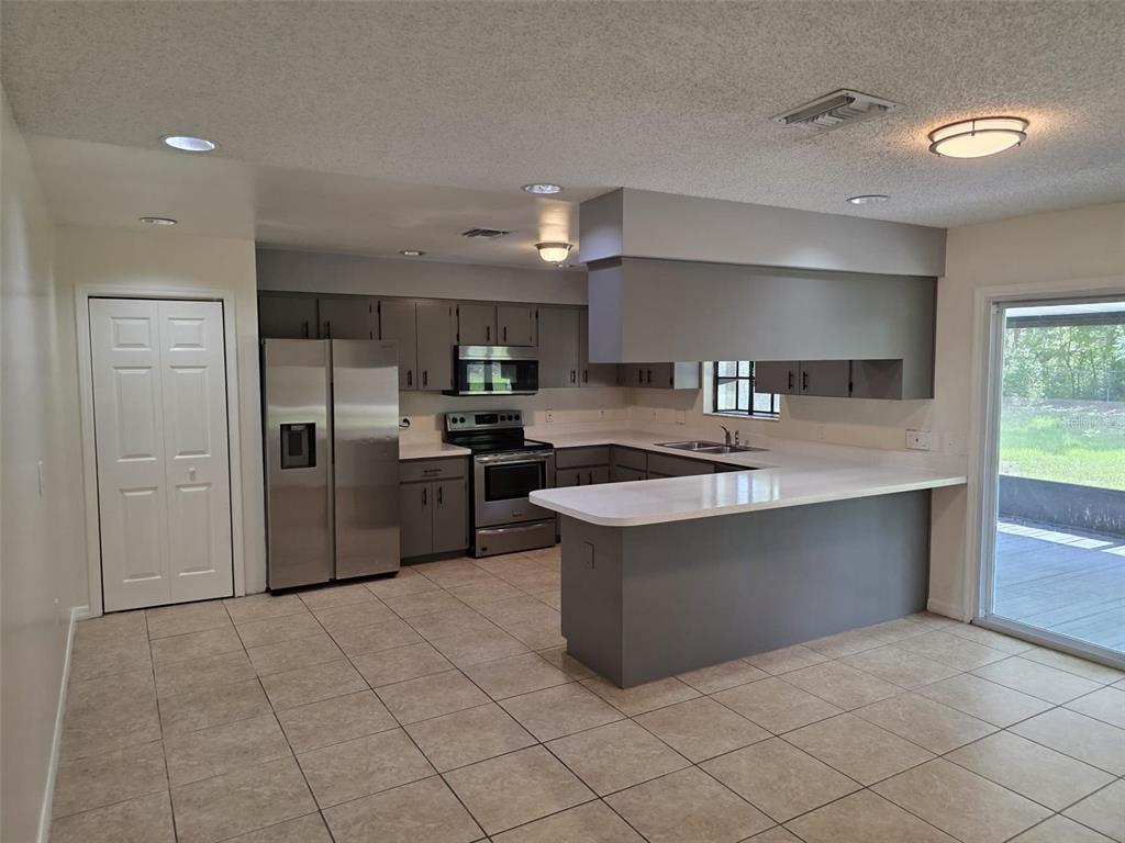 619 Knowles Road, Unit B Brandon, FL 33511 - Photo 2 of 24