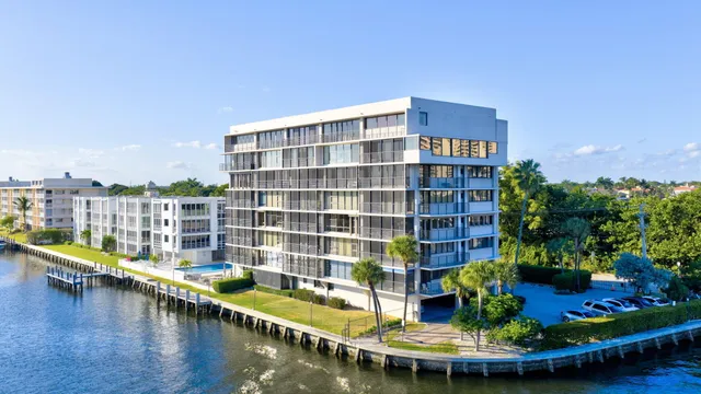 $1,100,000 | 900 Northeast Spanish River Boulevard, Unit 2W, Boca Raton, FL 33431