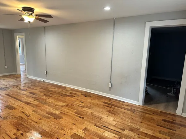 $1,700 | 912 West Cleveland Street, Alvin, TX 77511