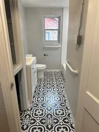 $1,700 | 912 West Cleveland Street, Alvin, TX 77511