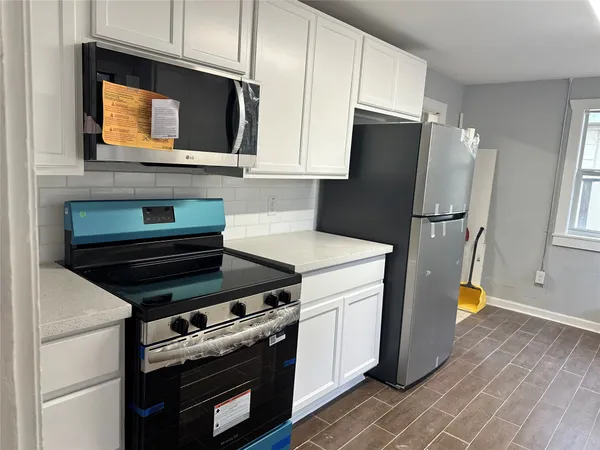 $1,700 | 912 West Cleveland Street, Alvin, TX 77511