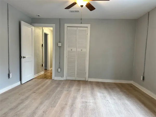 $1,700 | 912 West Cleveland Street, Alvin, TX 77511