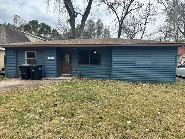 $1,700 | 912 West Cleveland Street, Alvin, TX 77511