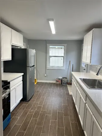 $1,700 | 912 West Cleveland Street, Alvin, TX 77511