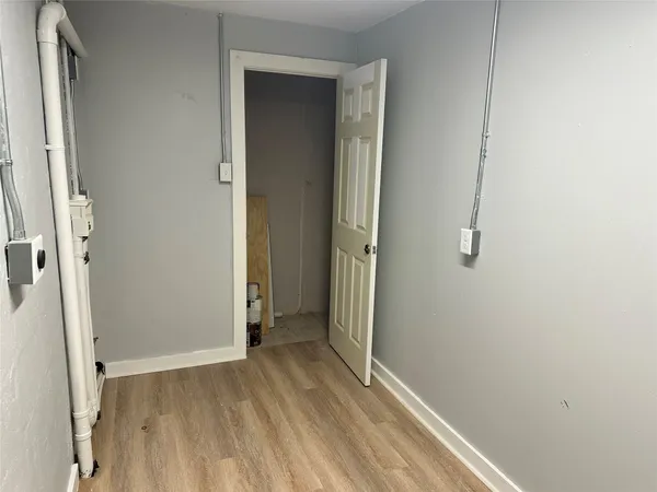 $1,700 | 912 West Cleveland Street, Alvin, TX 77511