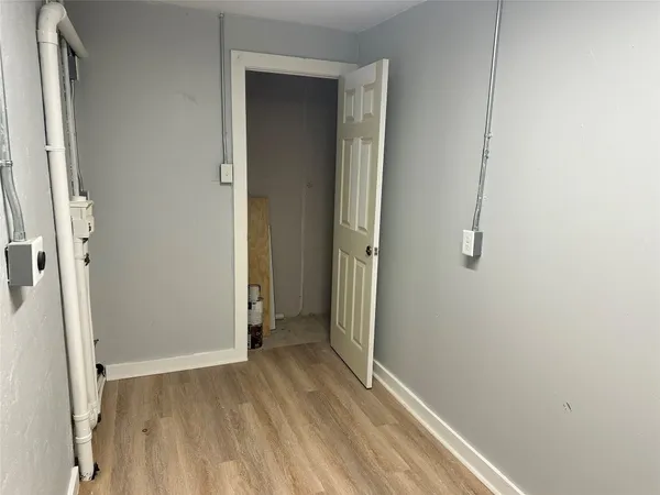 $1,700 | 912 West Cleveland Street, Alvin, TX 77511