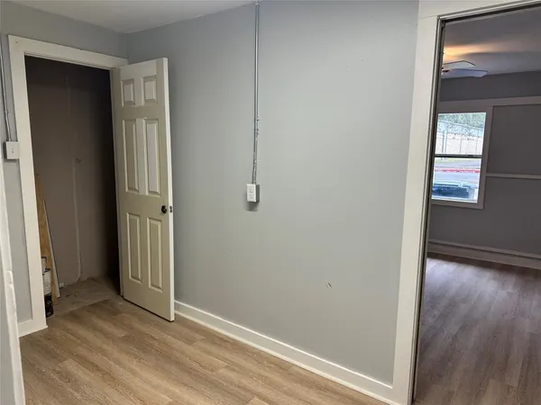 $1,700 | 912 West Cleveland Street, Alvin, TX 77511