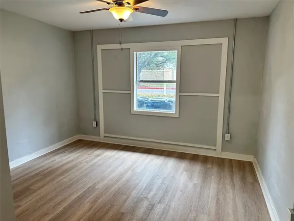 $1,700 | 912 West Cleveland Street, Alvin, TX 77511