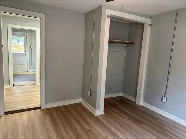 $1,700 | 912 West Cleveland Street, Alvin, TX 77511