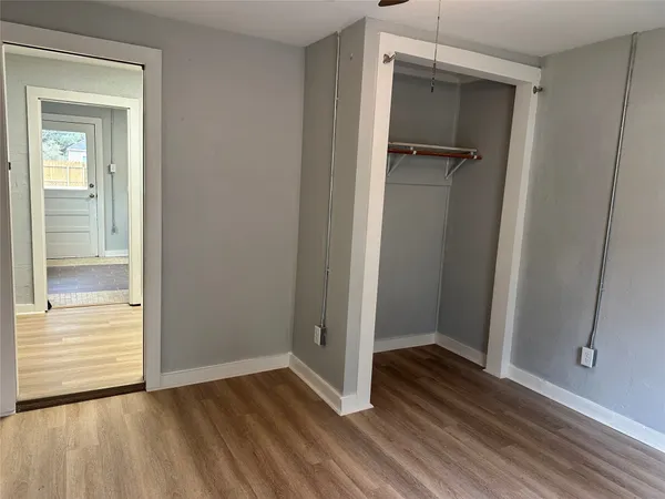 $1,700 | 912 West Cleveland Street, Alvin, TX 77511