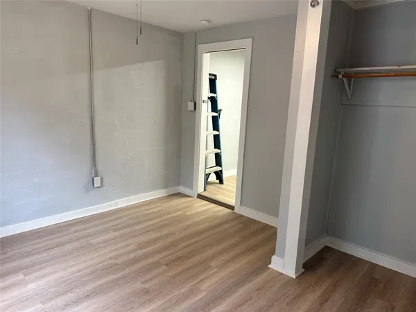 $1,700 | 912 West Cleveland Street, Alvin, TX 77511