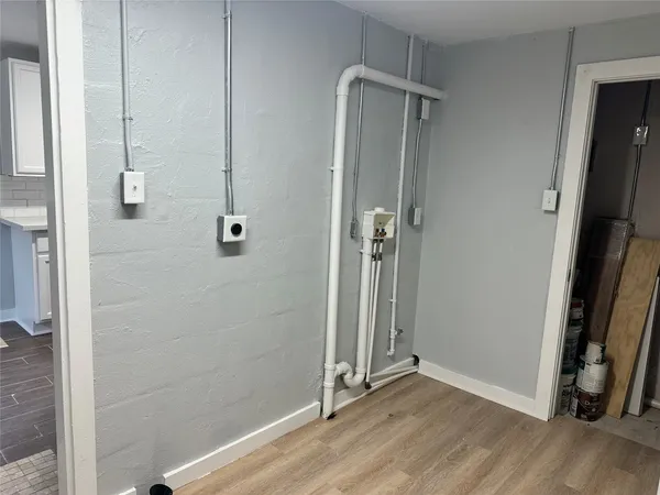 $1,700 | 912 West Cleveland Street, Alvin, TX 77511