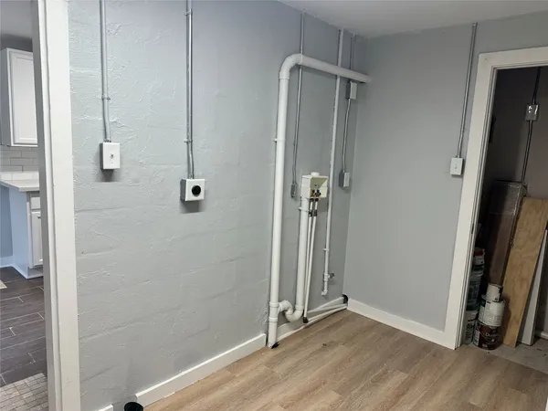 $1,700 | 912 West Cleveland Street, Alvin, TX 77511