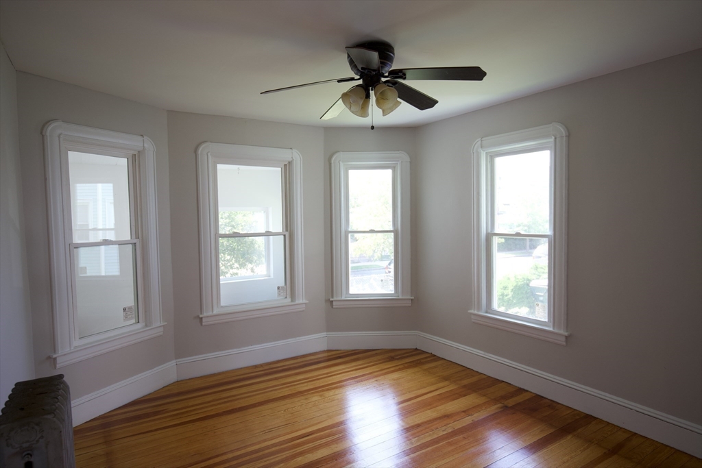 133 Massasoit Street Springfield, MA 01107 - Photo 5 of 26 Gallery Image 5