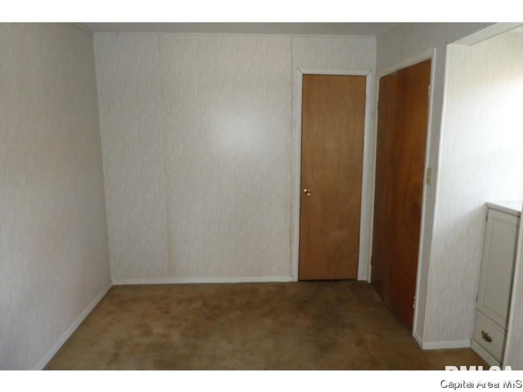 2805 South 13th Street Springfield, IL 62703 - Photo 8 of 12