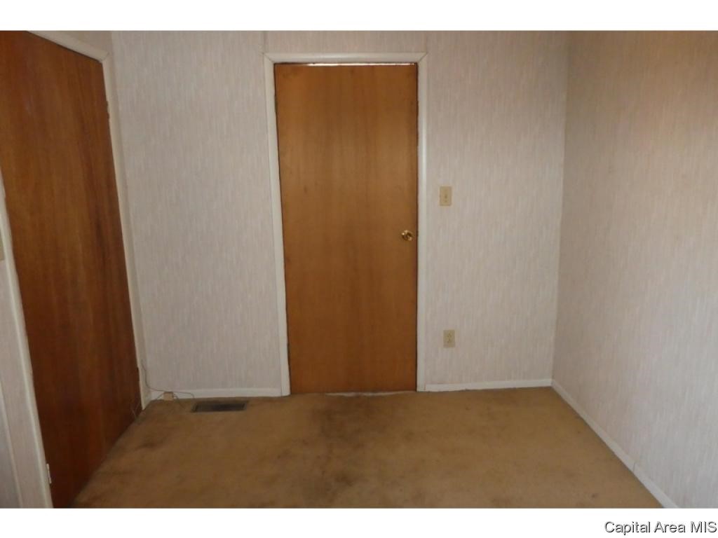 2805 South 13th Street Springfield, IL 62703 - Photo 9 of 12