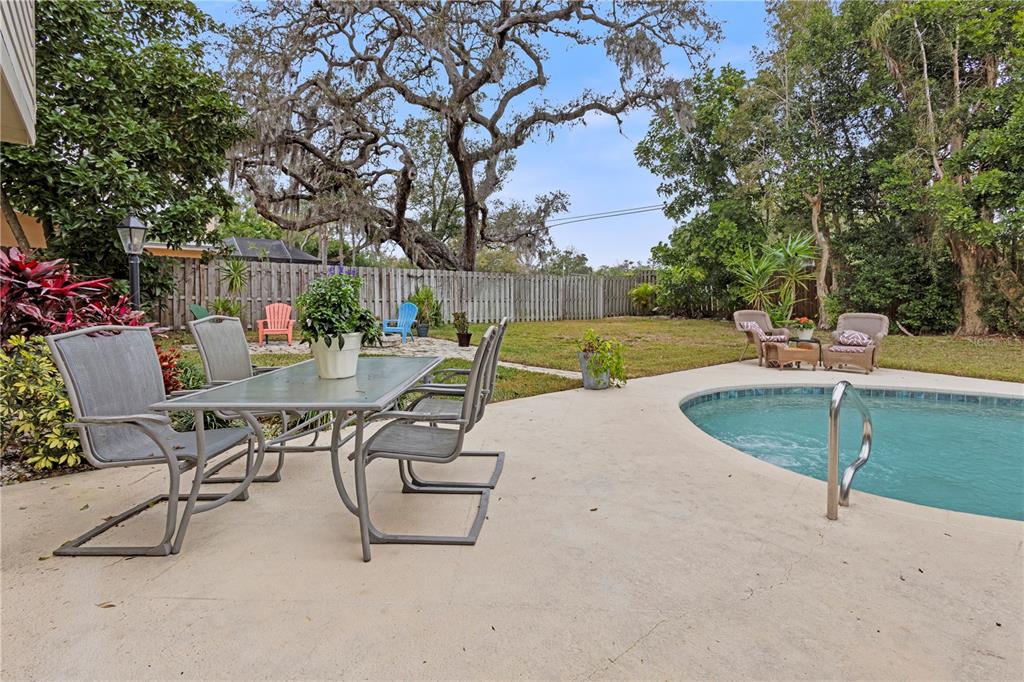 1437 Glenview Road Palm Harbor, FL 34683 - Photo 6 of 69