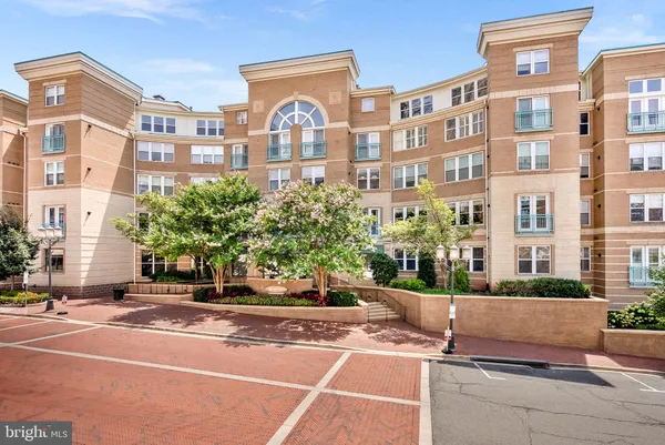 $2,500 | 12001 Market Street, Unit 106, Reston, VA 20190