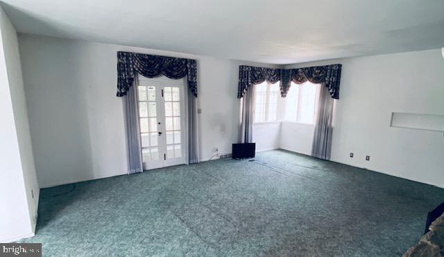 77 Black Road Pilesgrove, NJ 08098 - Photo 12 of 46 Living Room
