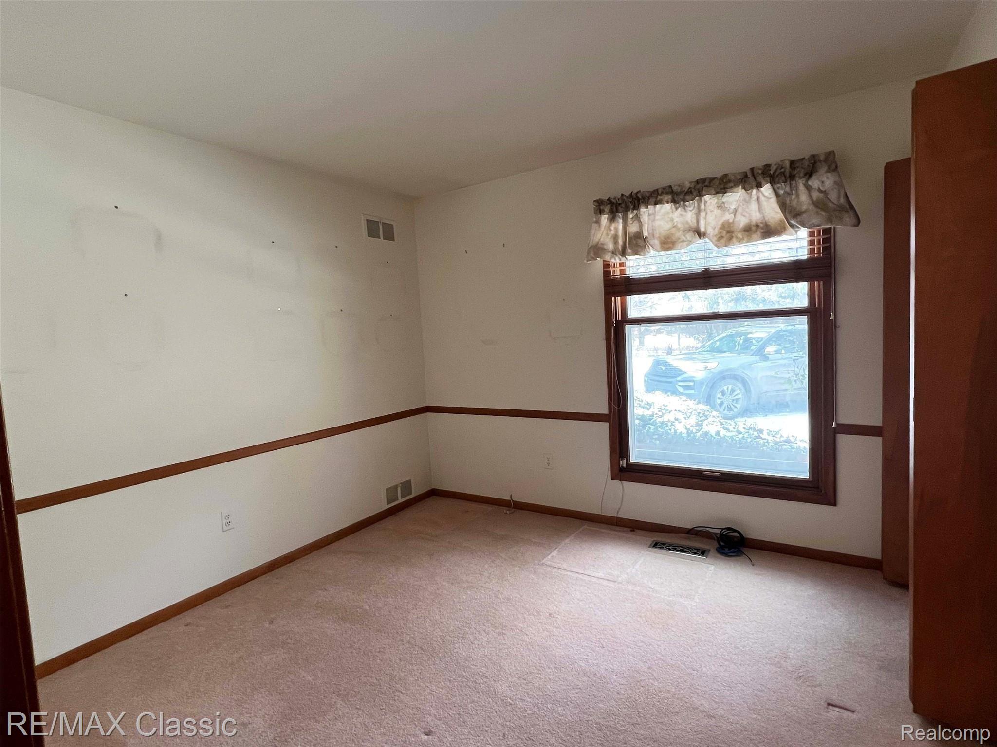 1753 Old Plank Road Milford, MI 48381 - Photo 19 of 32 2nd bedroom