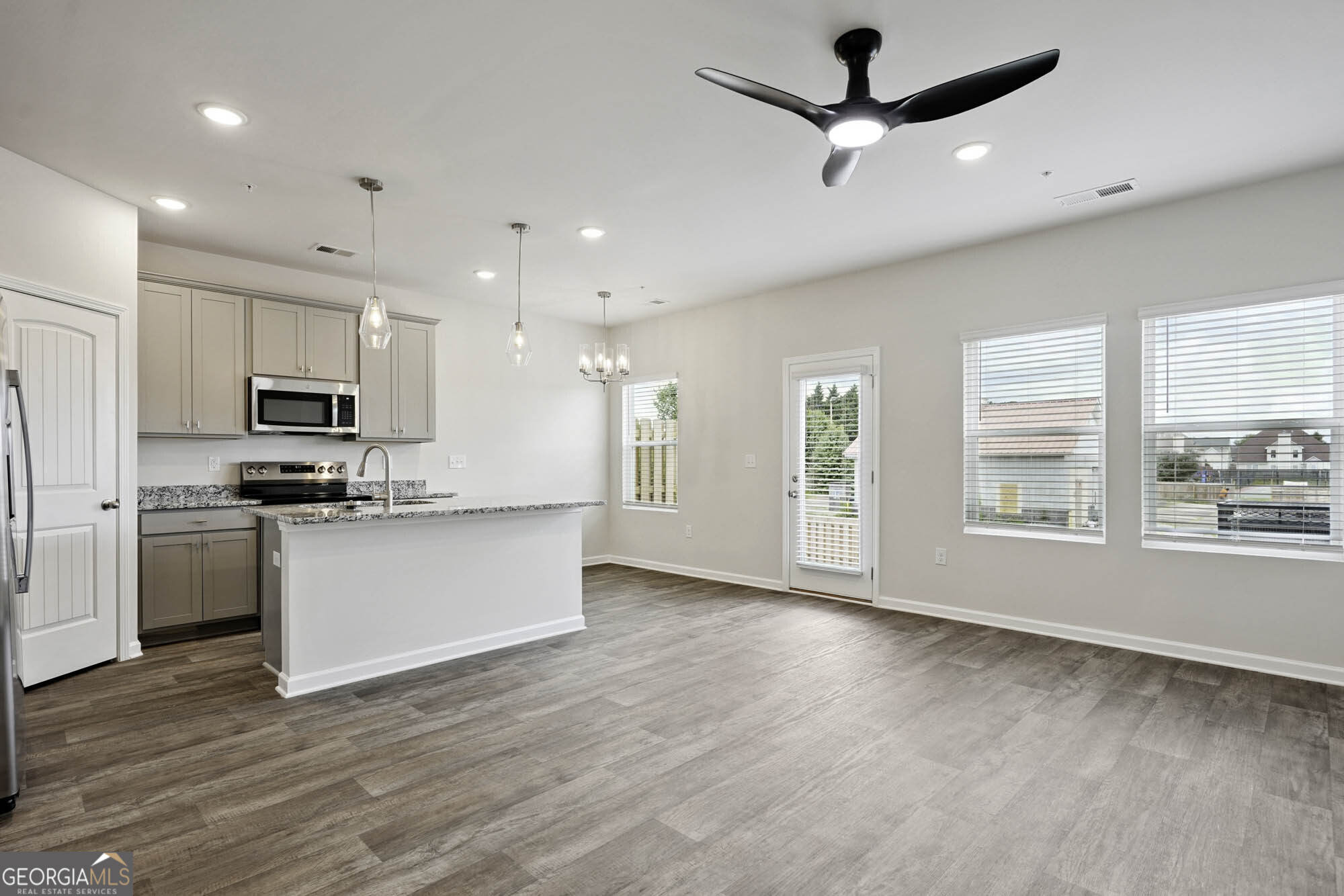 11516 Kimberly Way Hampton, GA 30228 - Photo 5 of 36