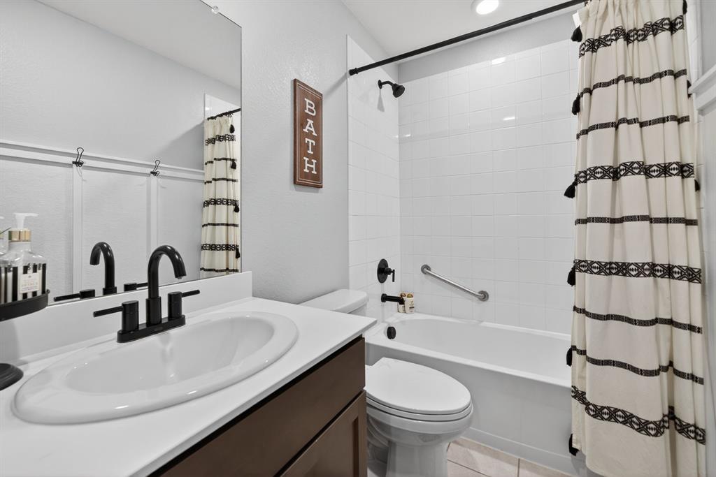 800 Rustic Way Royse City, TX 75189 - Photo 13 of 21 a bathroom with a sink and a mirror