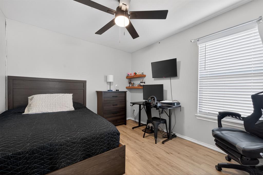800 Rustic Way Royse City, TX 75189 - Photo 14 of 21 a bedroom with a workspace