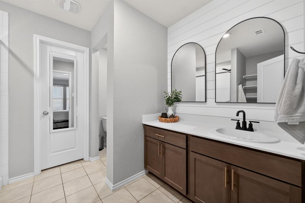 800 Rustic Way Royse City, TX 75189 - Photo 16 of 21 a bathroom with a double vanity sink and a mirror