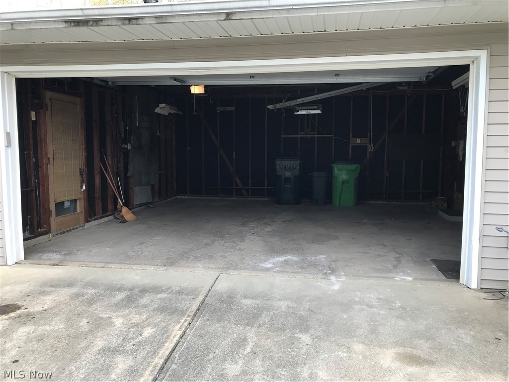 1364 Dill Road Cleveland, OH 44121 - Photo 23 of 25