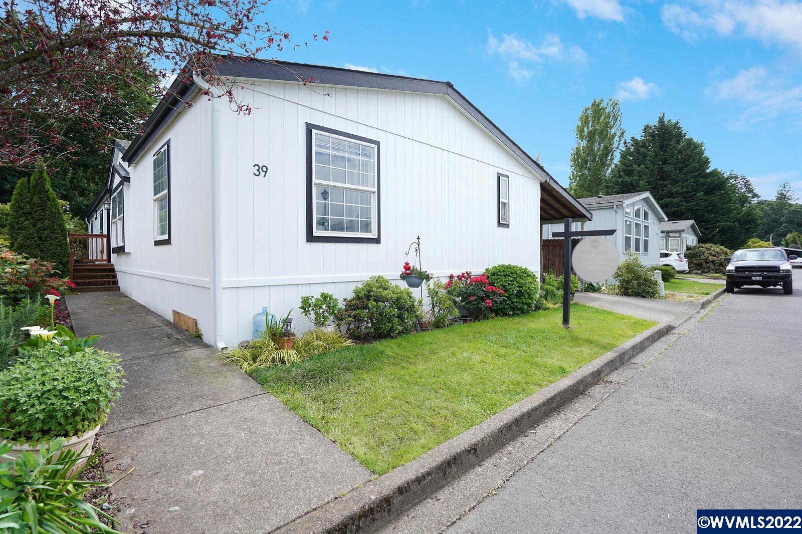 300 South Everest Road, Unit 39 Newberg, OR 97132 - Photo 3 of 31