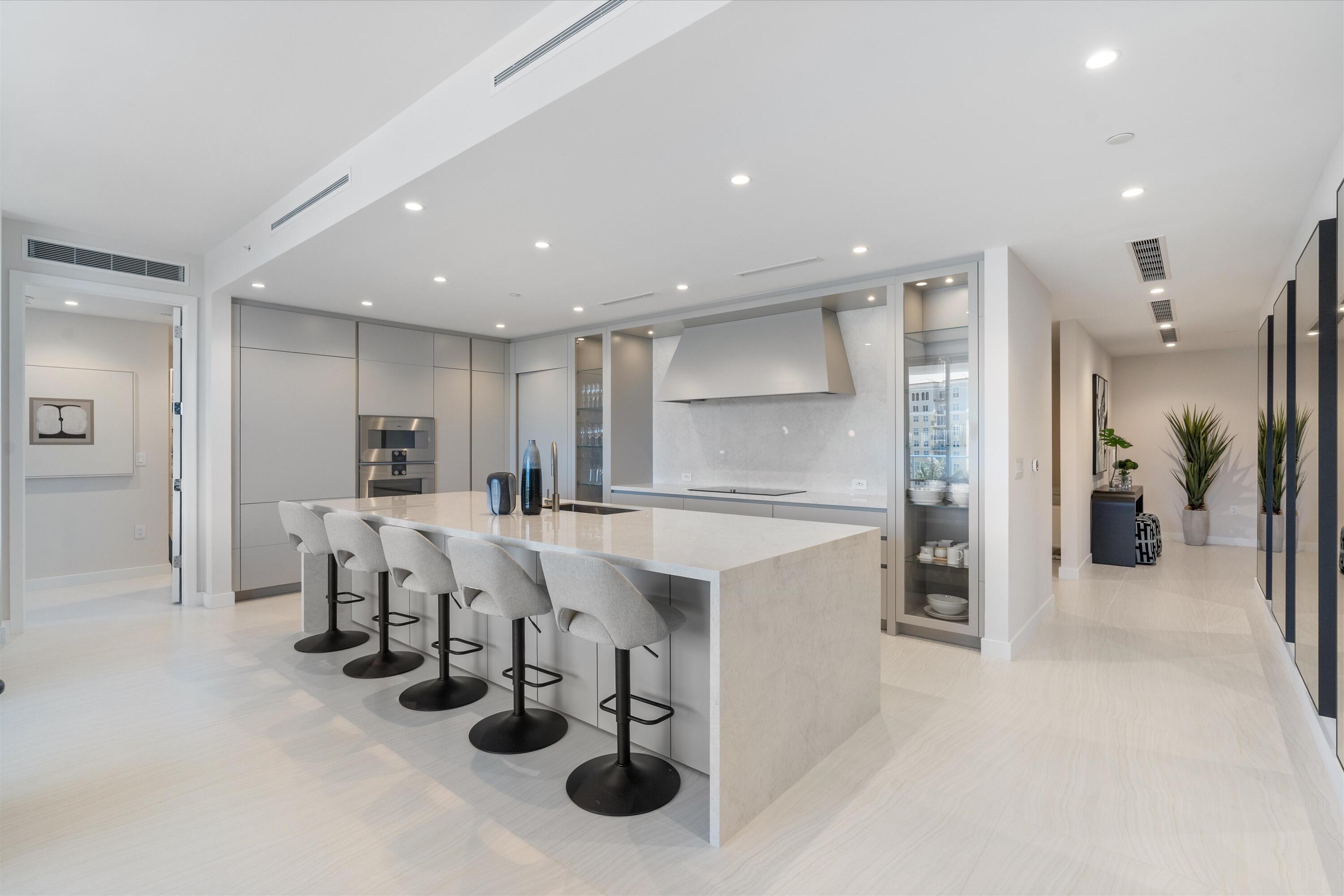 220 Southeast Mizner Boulevard, Unit 604 Boca Raton, FL 33432 - Photo 6 of 52 Kitchen
