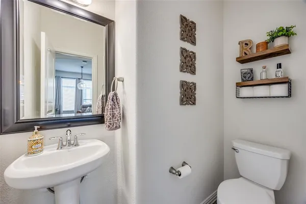 $2,850 | 4533 Hemingway Avenue, Aubrey, TX 76227