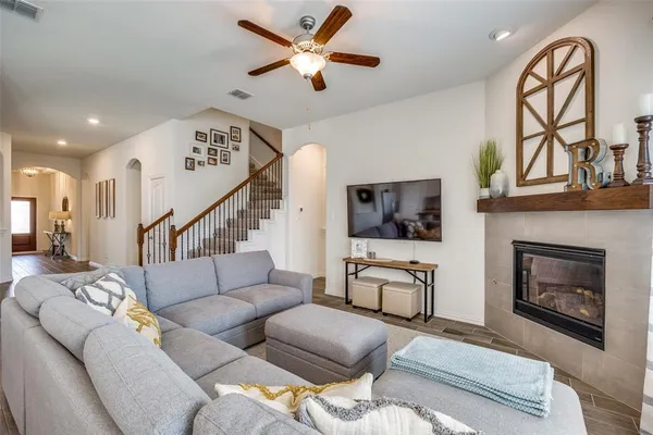 $2,850 | 4533 Hemingway Avenue, Aubrey, TX 76227