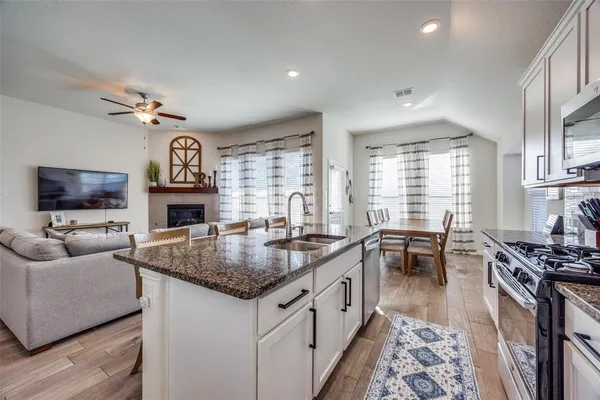 $2,850 | 4533 Hemingway Avenue, Aubrey, TX 76227