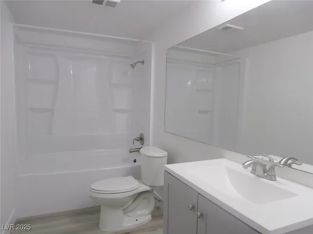 $1,300 | 2980 Juniper Hills Boulevard, Unit 103, Las Vegas, NV 89142