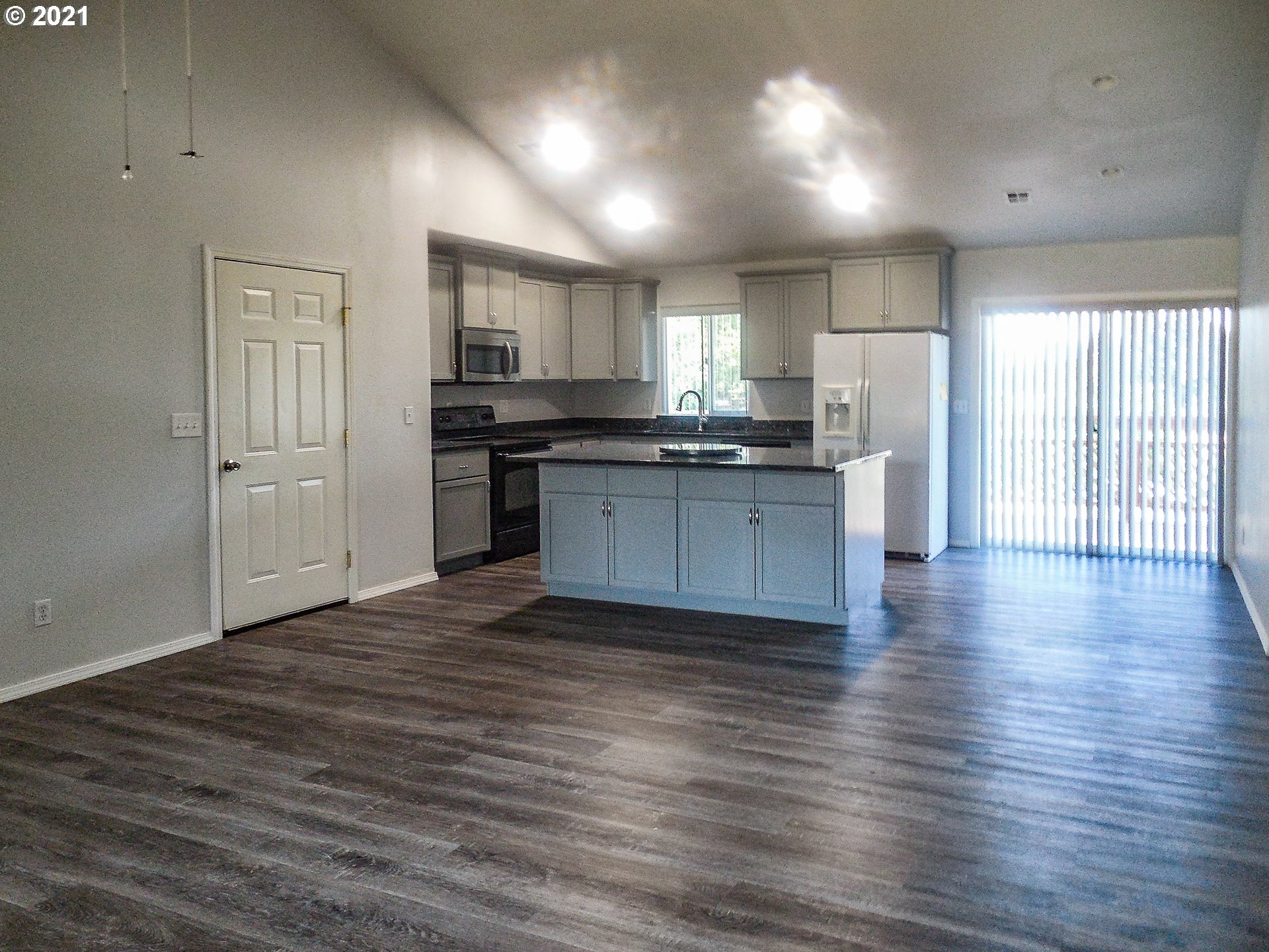 232 Northeast Rose Ridge Drive Winston, OR 97496 - Photo 3 of 29 Gallery Image 3