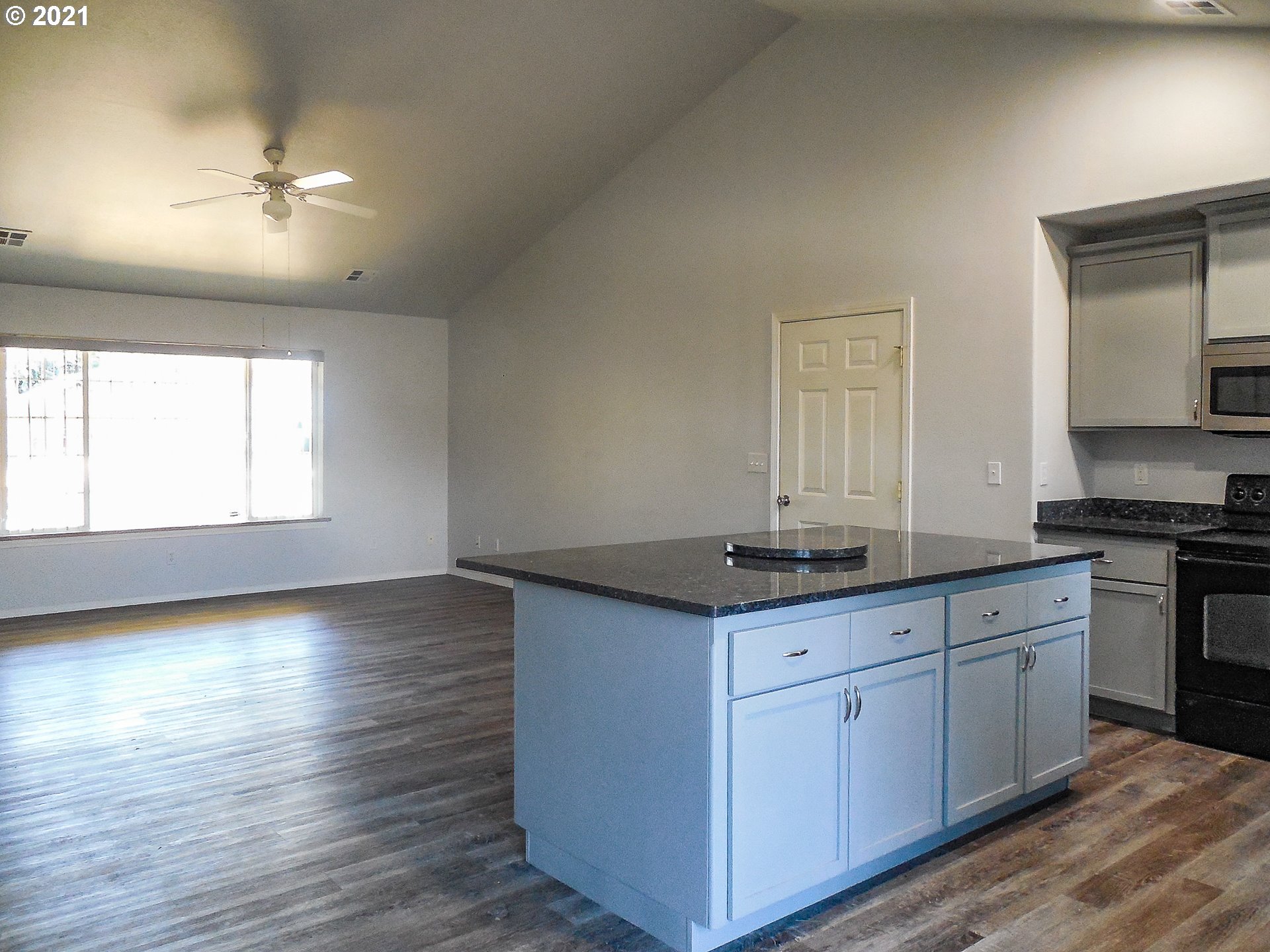 232 Northeast Rose Ridge Drive Winston, OR 97496 - Photo 6 of 29 Gallery Image 6