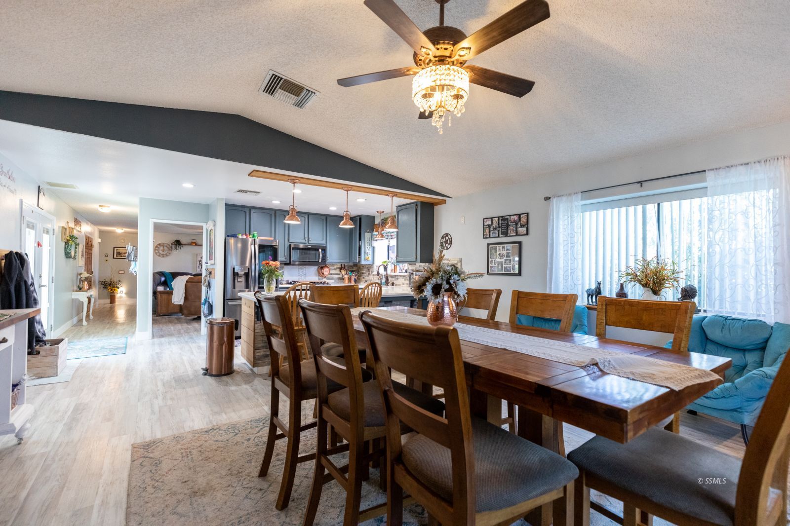 135 Brown Road Inyokern, CA 93527 - Photo 19 of 46 a view of a dining area with furniture