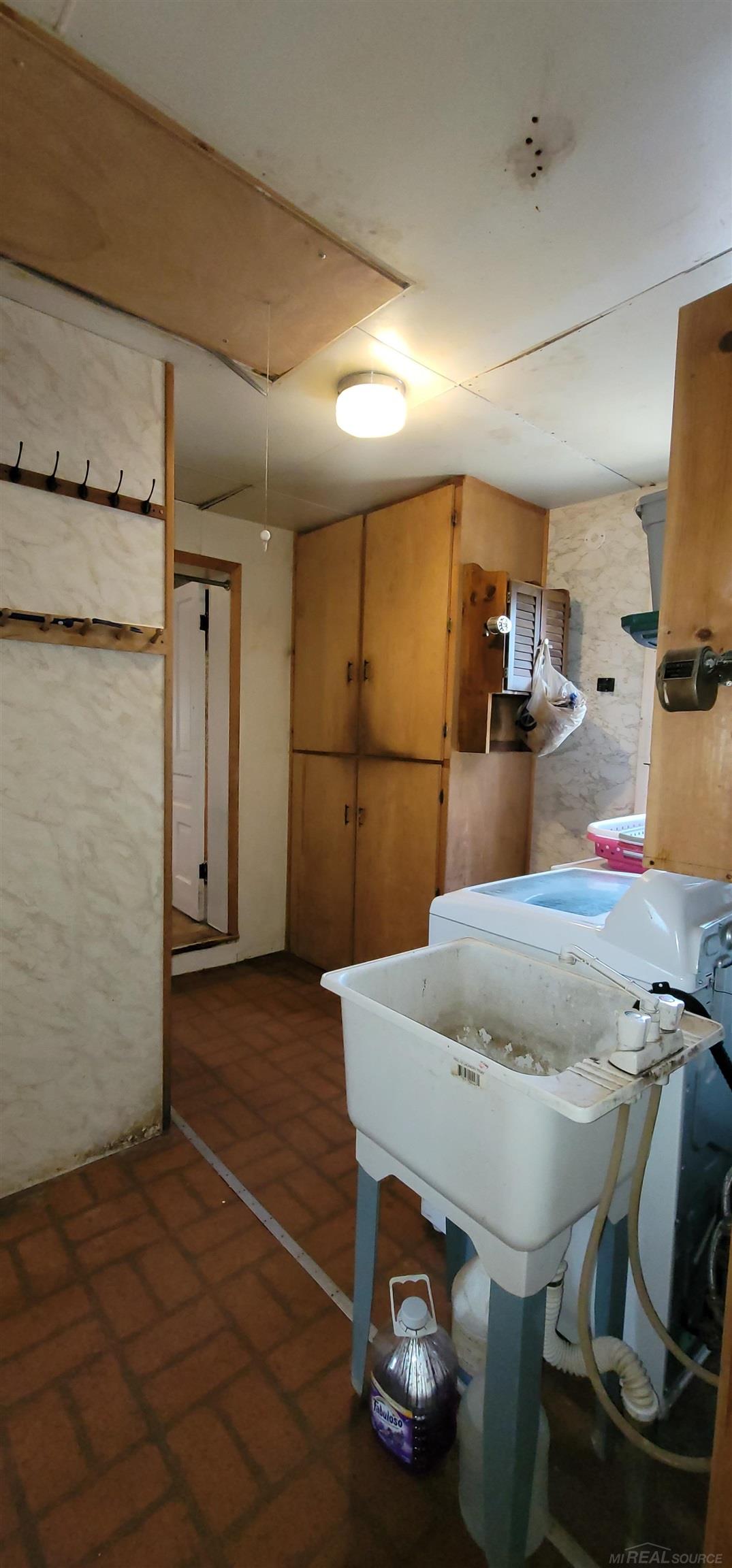 32045 Schoenherr Road Warren, MI 48088 - Photo 35 of 45
