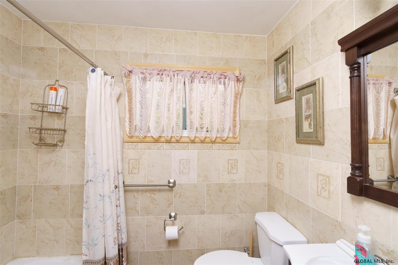48 Rapple Drive Colonie, NY 12205 - Photo 9 of 33 Photo 9