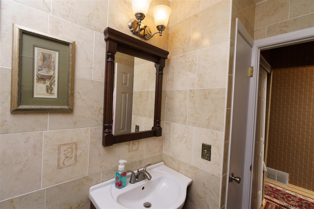 48 Rapple Drive Colonie, NY 12205 - Photo 10 of 33 Photo 10