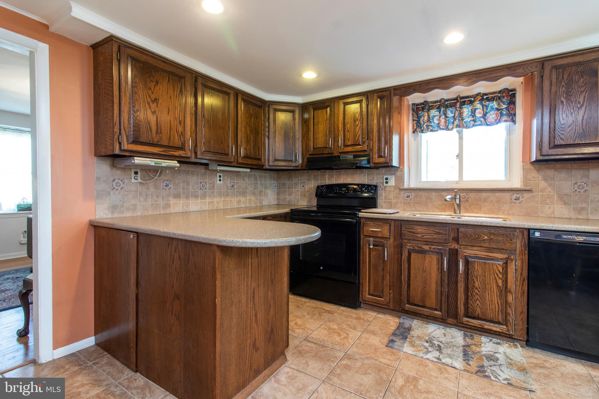 496 Maplewood Road Springfield, PA 19064 - Photo 11 of 35 Kitchen