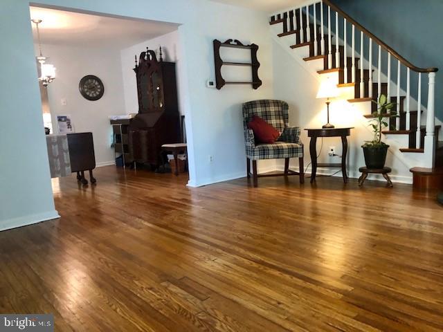 496 Maplewood Road Springfield, PA 19064 - Photo 5 of 35 Living Room with Hardwoods (current)