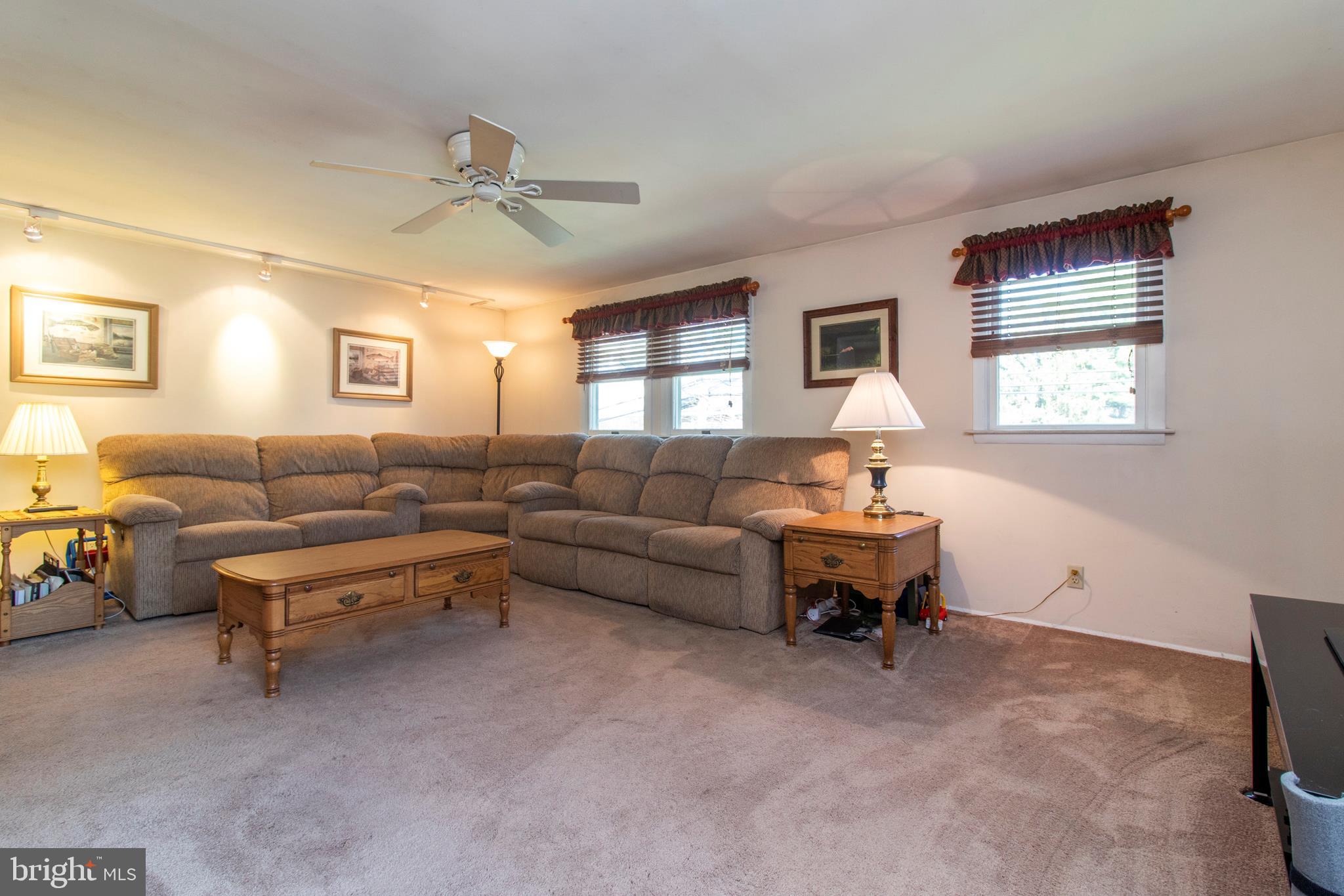 496 Maplewood Road Springfield, PA 19064 - Photo 9 of 35 Family Room